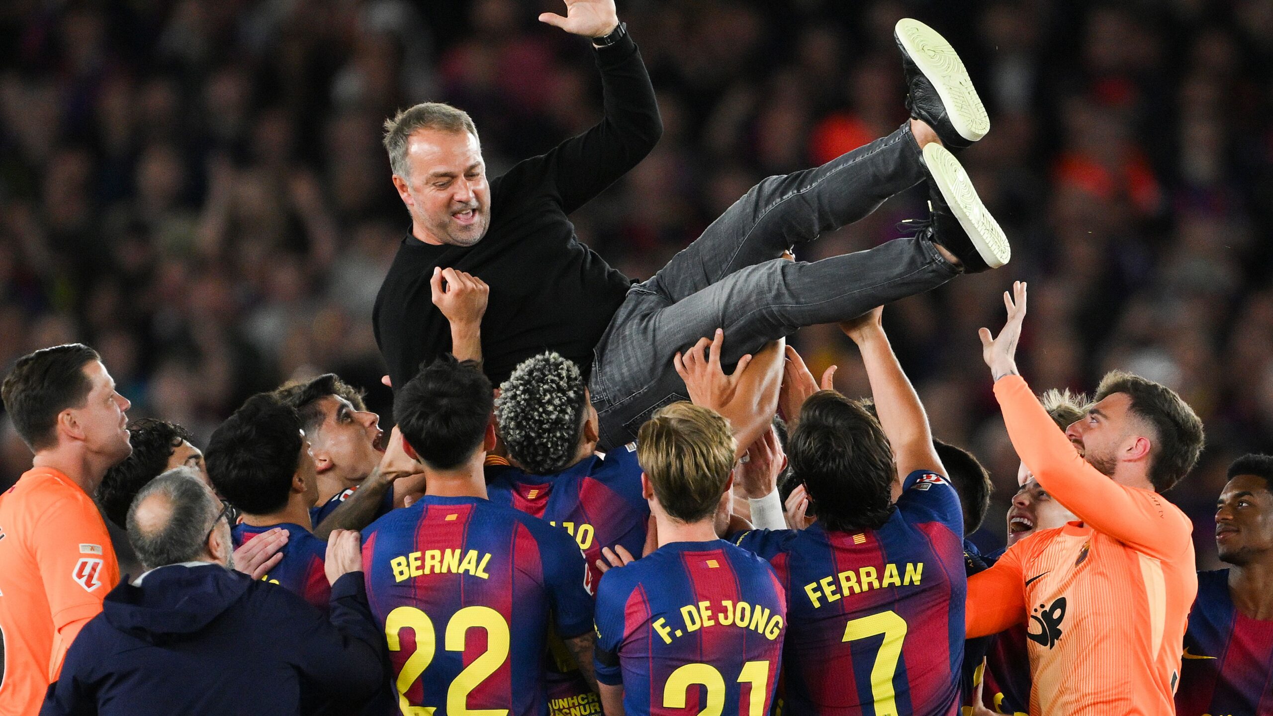 Barcelona blocks free transfers of top strikers and midfielders