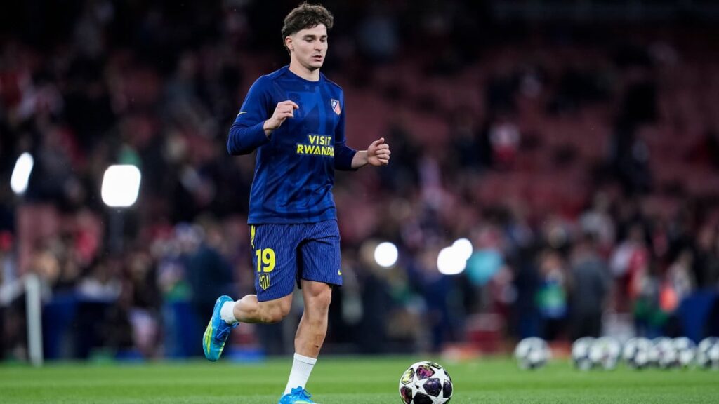 Paris seeks to secure Alvarez amid summer transfer race