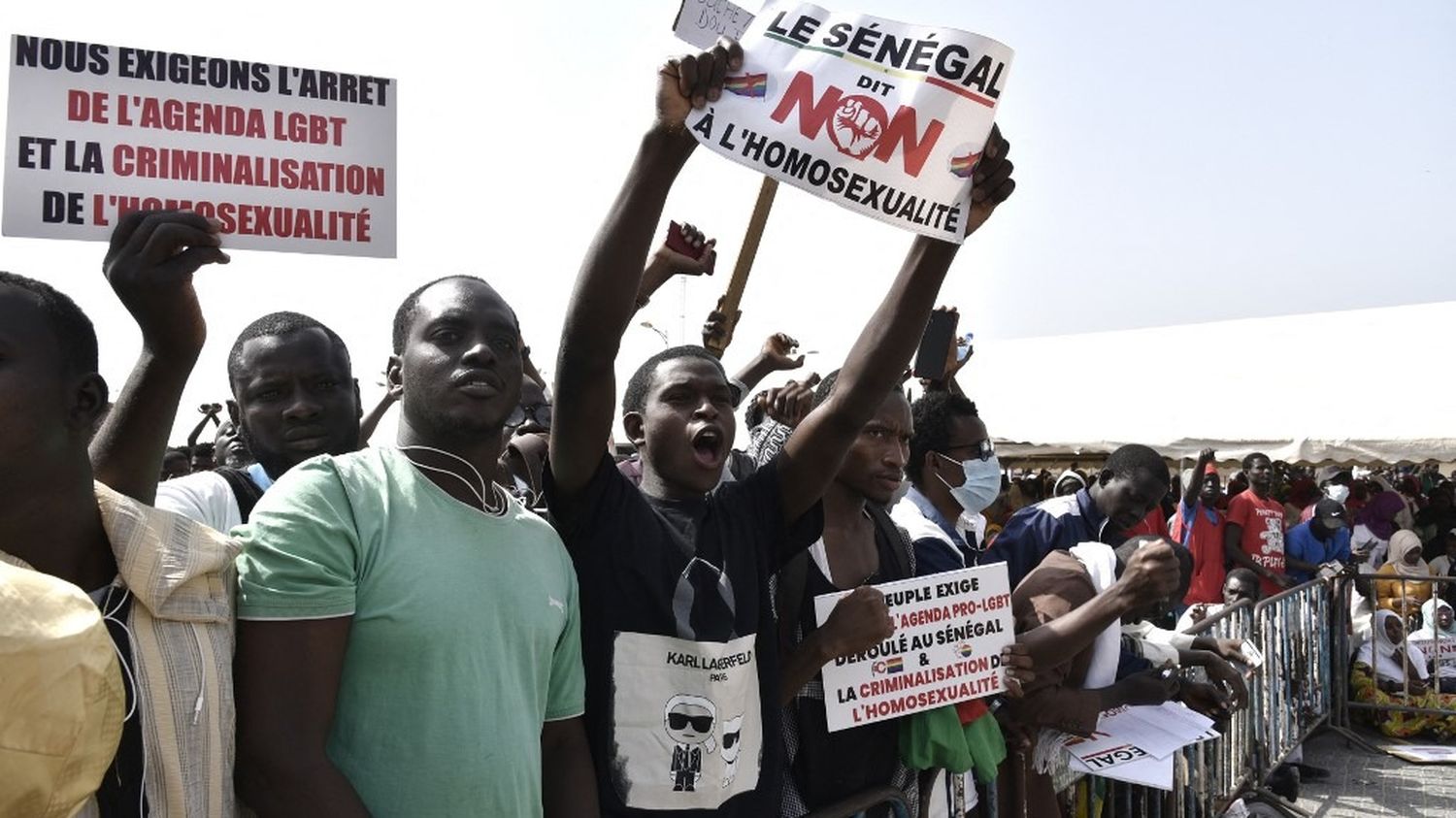 French activists and officials unite against anti-LGBT crackdown in Sénégal