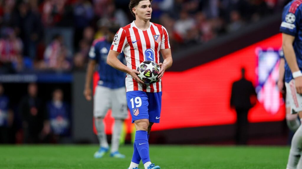 The intriguing factor that could lead julian alvarez to Paris saint-germain
