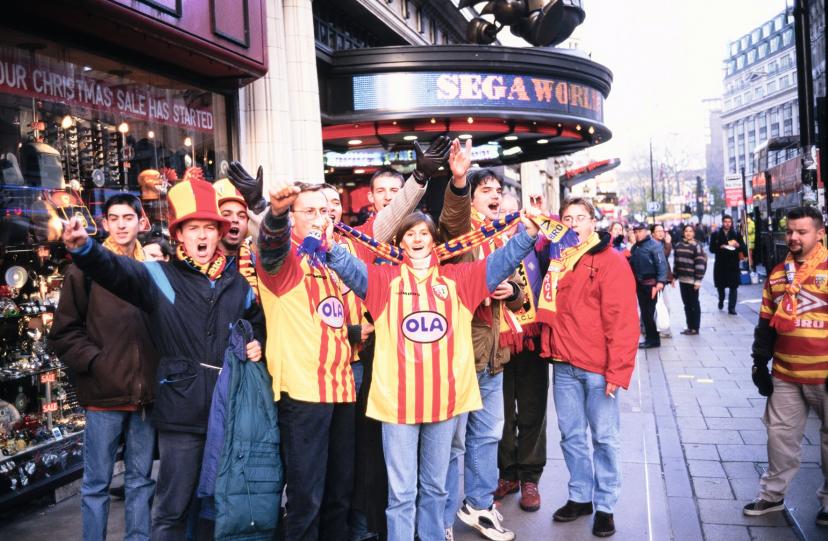 Lens supporters singing in the streets of London before the historic Wembley clash.
