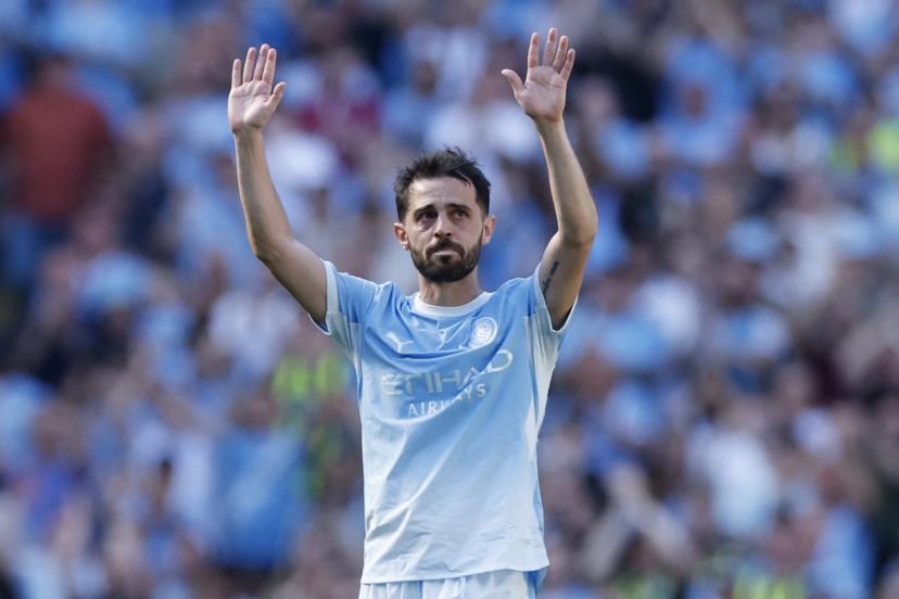 bernardo silva waves to the crowd at etihad stadium