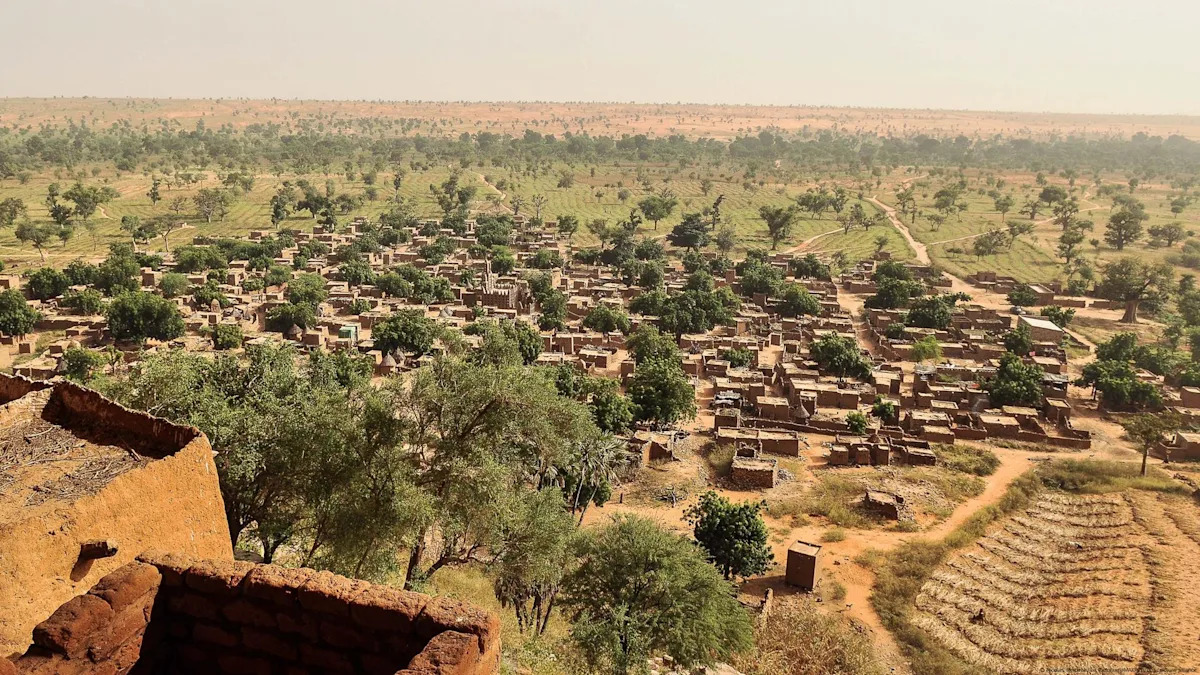 Thousands of displaced dogons and peuls return to bankass, Mali, under new agreements