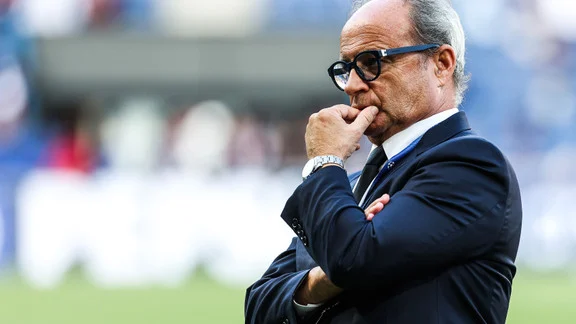 Luis Campos during a PSG press conference