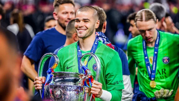 Lucas Chevalier in PSG's goalkeeper gear