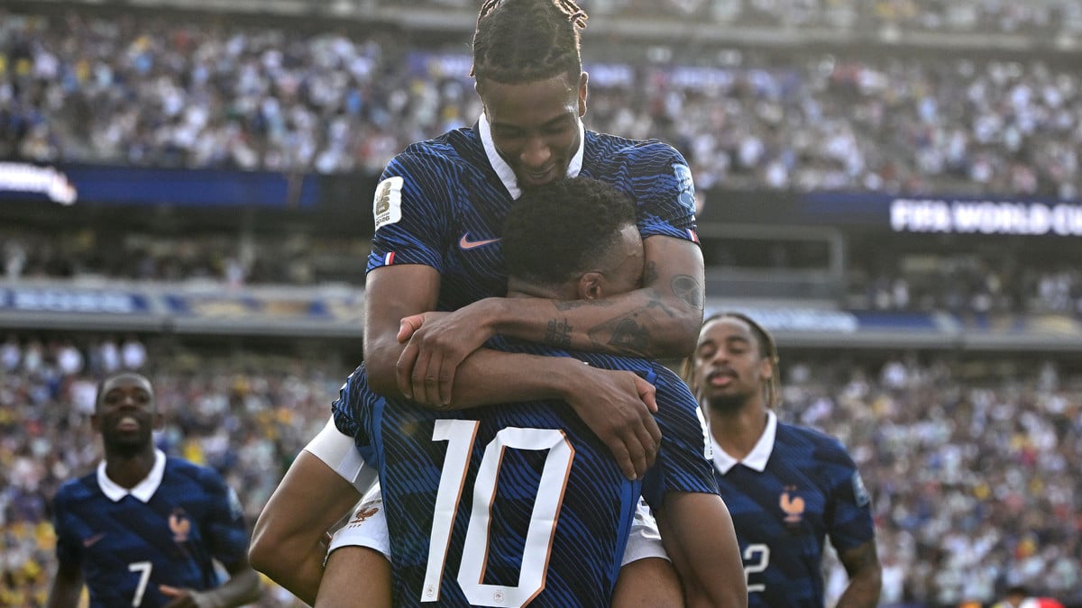 Kylian Mbappé reportedly recruiting Michael Olise for Real Madrid during World Cup
