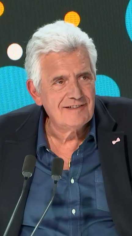 Claude Onesta à Radio France sur le plateau du Monde d'Élodie, le 29 mai 2026 (CYRIL BALTA / FRANCEINFO)