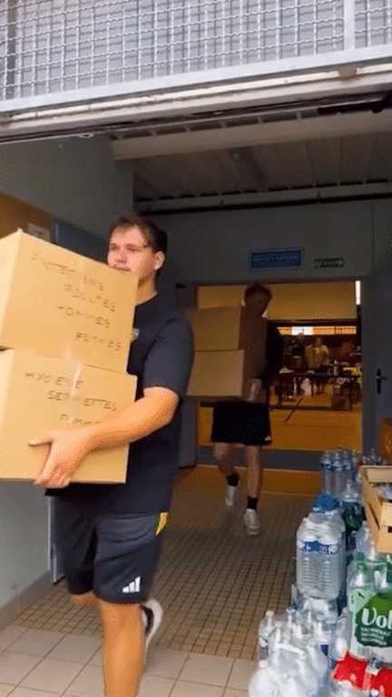 Plusieurs clubs de rugby se sont mobilisés pour apporter leur aide aux victimes des incendies en Gironde. (Capture d'écran francetvsport)