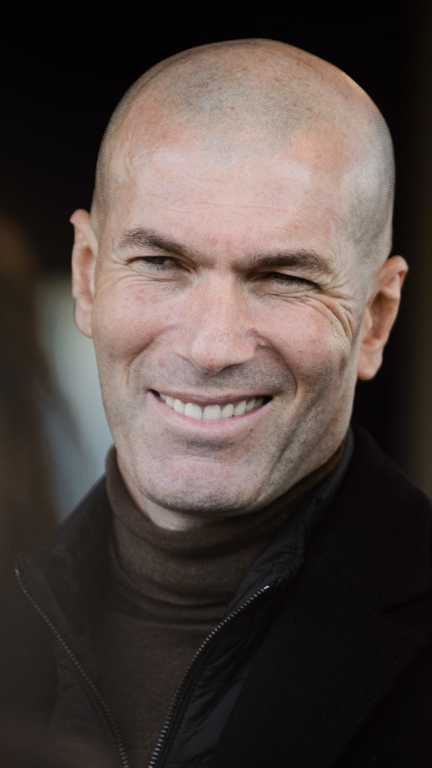 Zinédine Zidane en 2022 à Marseille. (CLEMENT MAHOUDEAU / AFP)