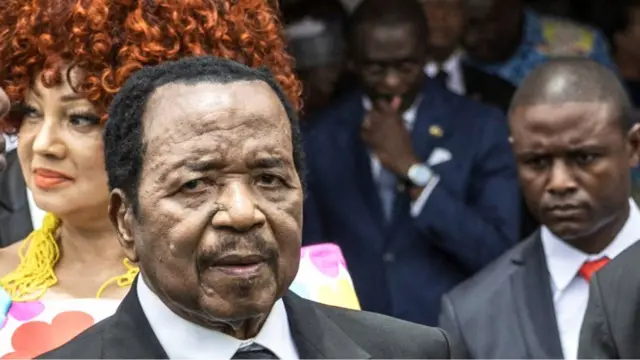 Paul Biya during one of his last public appearances in Cameroon during Pope Léon XIV’s visit in April 2026, surrounded by Cameroonian officials and his wife, First Lady Chantal Biya.