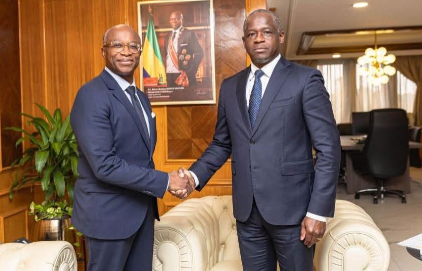Gabonese and Monégasque officials shaking hands during environmental cooperation talks