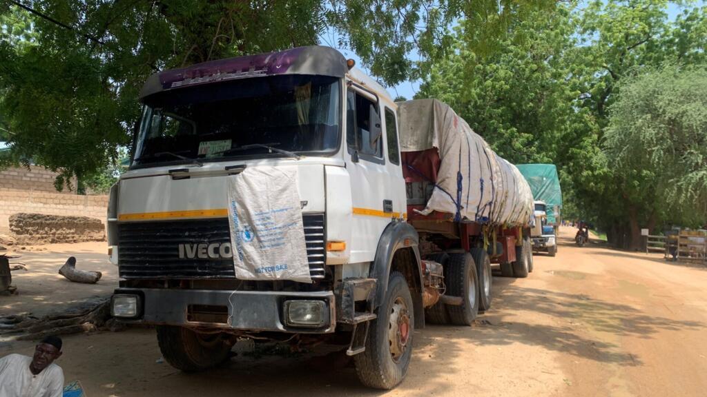 Un convoi de&nbsp;camions de marchandises en provenance du Nigeria stationne à Kourgui, au Cameroun, le 16 septembre 2026.