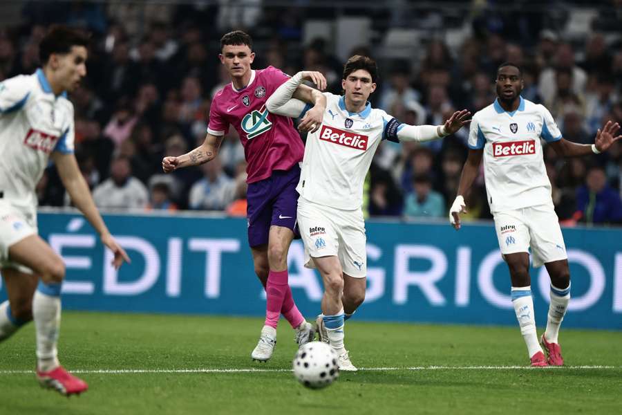 Rasmus Nicolaisen challenging Leonardo Balerdi during the 2026 Coupe de France quarter-final between Marseille and Toulouse